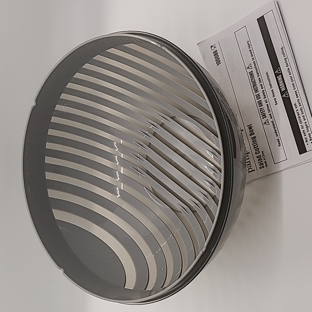 Pampered Chef Salad Cutting Bowl - Picture 6 of 9